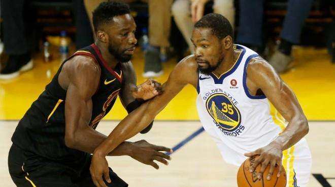 后防的守备 后防的守备